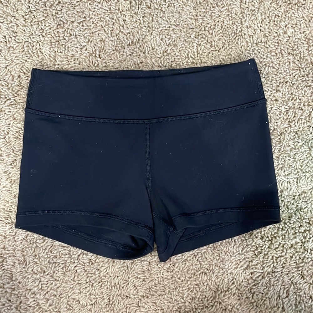 IVIVVA BLACK SHORT
